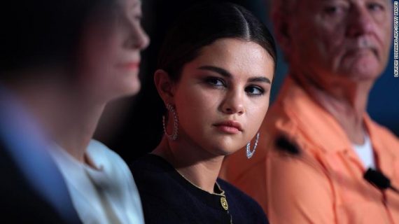 Selena Gomez, orang ke-3 yang paling diikuti di Instagram, hanya mengatakan media sosial telah mengerikan bagi kaum muda
